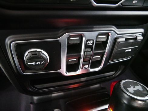Used 2020 Jeep Wrangler Unlimited Sahara AWD/4WD image 32