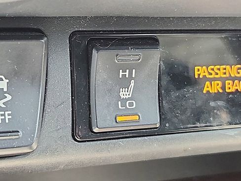 Used 2019 Toyota RAV4 Limited w/ Carpet Mat Package AWD/4WD image 25