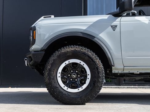 Used 2022 Ford Bronco 2-Door w/ Sasquatch Package AWD/4WD image 11