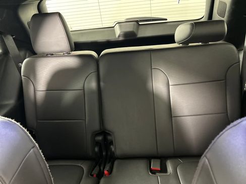 Used 2023 Chevrolet Traverse High Country FWD image 21