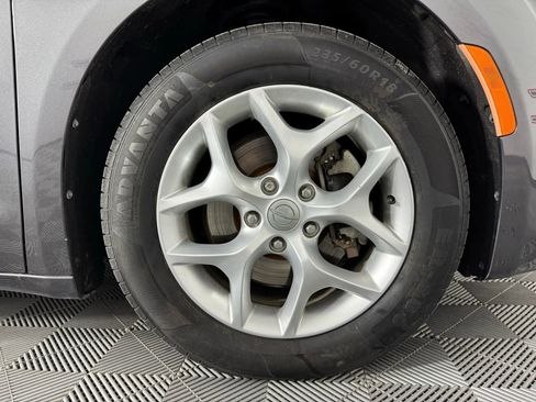 Used 2017 Chrysler Pacifica Touring-L w/ Tire & Wheel Group image 49