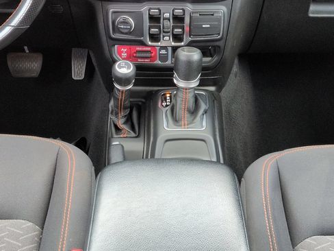 Used 2023 Jeep Gladiator Mojave AWD/4WD image 19