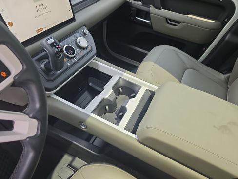 Certified 2025 Land Rover Defender 110 X-Dynamic SE AWD/4WD image 26