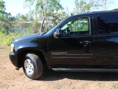 Used 2011 Chevrolet Suburban LT AWD/4WD image 11