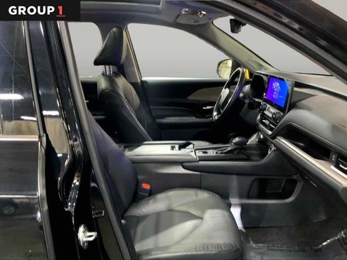 Used 2024 Toyota Grand Highlander AWD Hybrid image 9