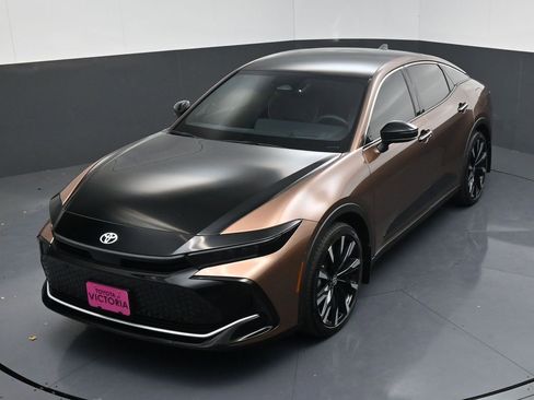 Used 2025 Toyota Crown Platinum image 15