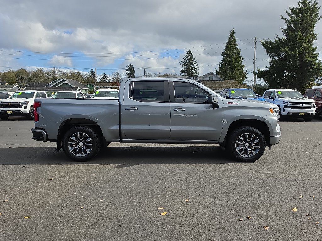Used 2023 Chevrolet Silverado 1500 RST w/ Z71 Off-Road Package AWD/4WD image 8