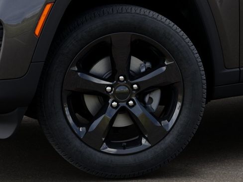 New 2025 Jeep Grand Cherokee Altitude AWD/4WD image 8