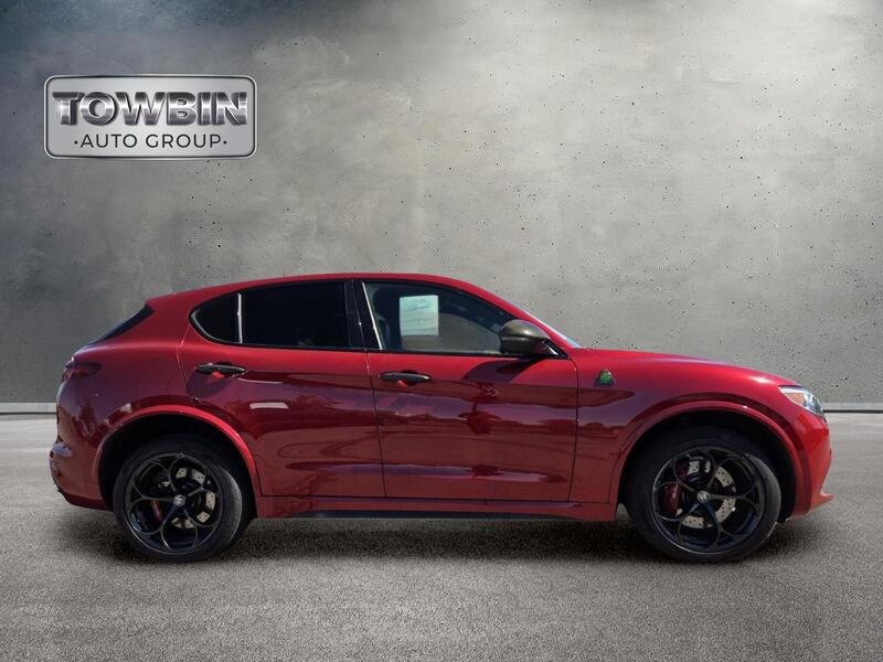 Used 2018 Alfa Romeo Stelvio Quadrifoglio w/ Driver Assist Dynamic Package AWD/4WD image 3
