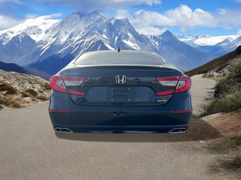 Used 2018 Honda Accord Touring image 4