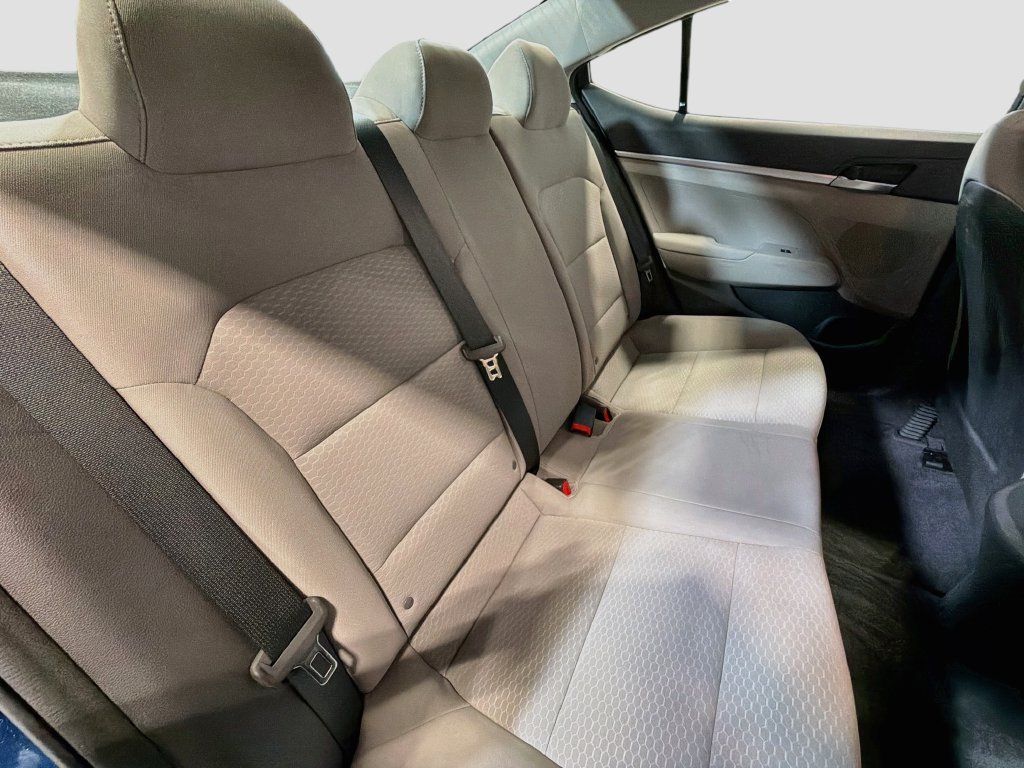 Used 2020 Hyundai Elantra SE FWD image 26
