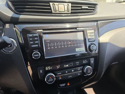 Used 2017 Nissan Rogue Sport SL AWD/4WD image 16