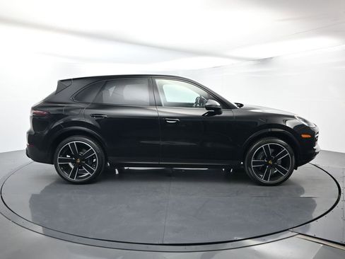 Certified 2023 Porsche Cayenne image 16
