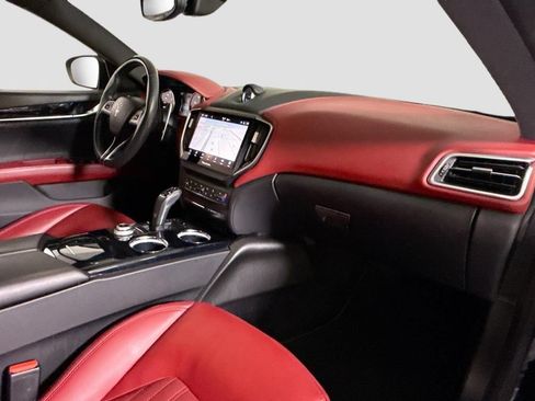 Used 2022 Maserati Ghibli Modena RWD image 15