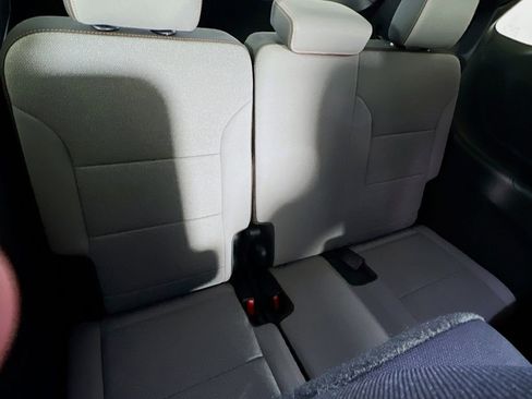 Used 2025 Chevrolet Traverse LT image 27