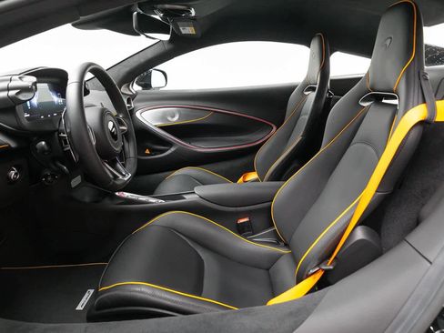 Used 2023 McLaren Artura image 9