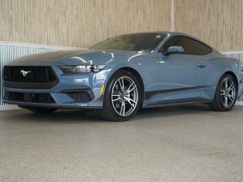 Used 2025 Ford Mustang Premium RWD image 4