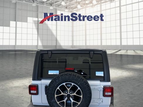 Used 2025 Jeep Wrangler Sport S image 4