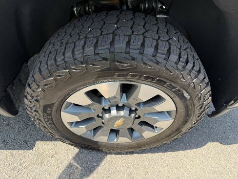 Used 2023 Chevrolet Silverado 2500 Custom AWD/4WD image 39