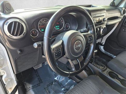 Used 2011 Jeep Wrangler Sahara w/ Connectivity Group AWD/4WD image 10