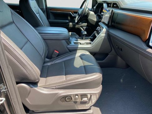 Used 2023 GMC Sierra 1500 Denali w/ Technology Package AWD/4WD image 29