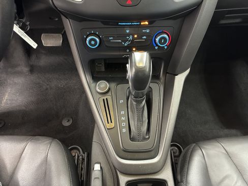 Used 2016 Ford Focus SE w/ Equipment Group 201A FWD image 18