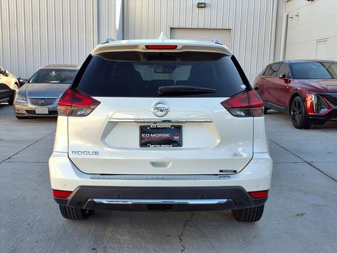 Used 2019 Nissan Rogue SL w/ Premium Package image 4