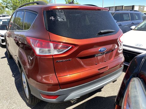 Used 2016 Ford Escape SE w/ Equipment Group 201A image 3