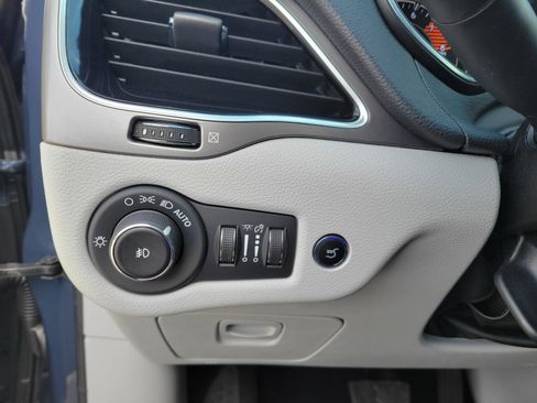 Used 2020 Jeep Cherokee Limited image 17