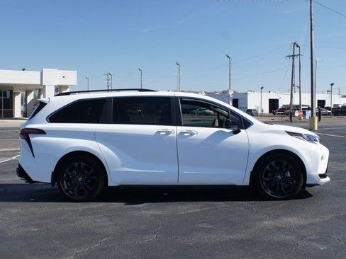 Used 2024 Toyota Sienna XSE image 22