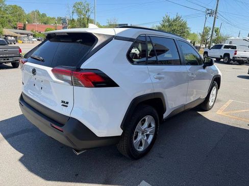 Used 2020 Toyota RAV4 XLE AWD/4WD image 4