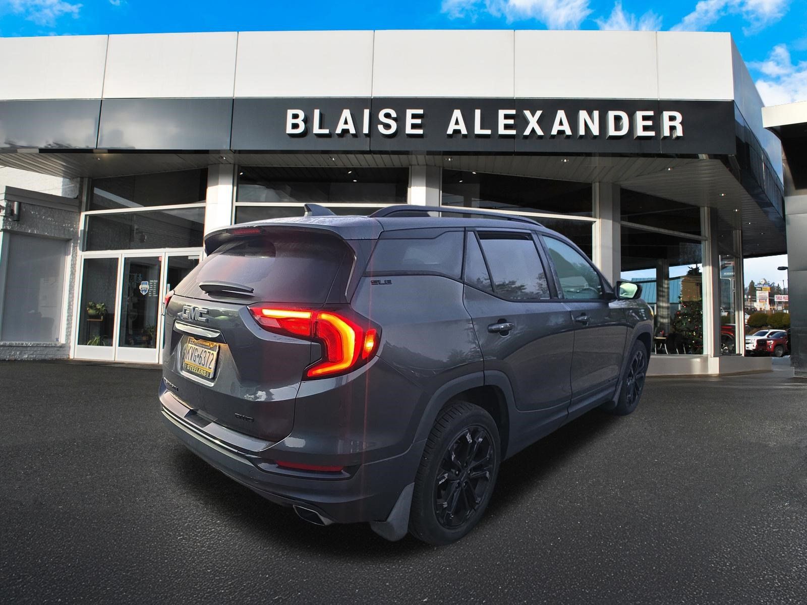 Used 2019 GMC Terrain SLE w/ Driver Convenience Package AWD/4WD image 3