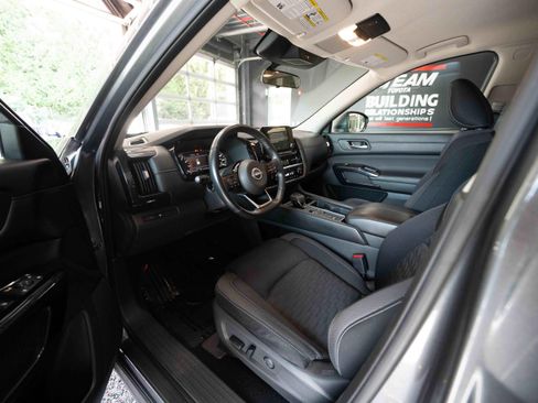 Used 2022 Nissan Pathfinder SV FWD image 8
