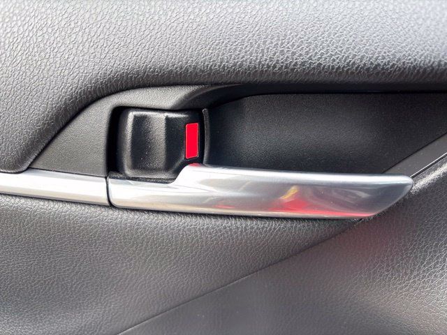 Used 2023 Toyota Camry XSE FWD image 14