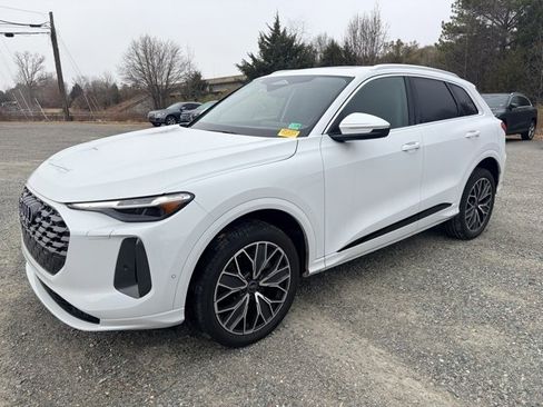 Used 2025 Audi Q5 Premium Plus w/ Premium Plus image 1