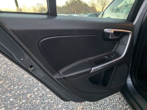 Used 2016 Volvo S60 T5 R-Design image 15