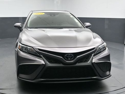 Used 2022 Toyota Camry SE FWD image 3