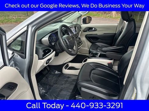 Used 2023 Chrysler Pacifica Touring-L FWD image 27