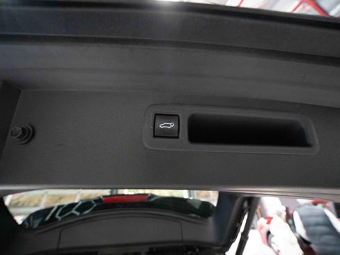 Used 2023 Toyota Highlander XLE image 29