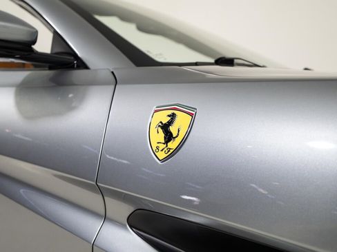 Used 2019 Ferrari Portofino RWD image 23