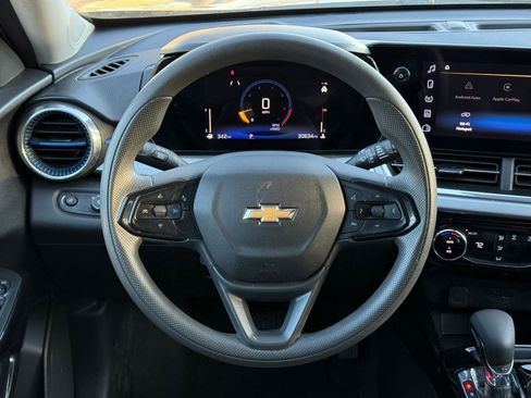 Used 2025 Chevrolet Trax LT image 30