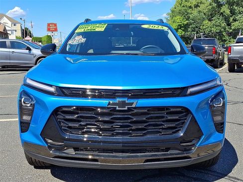 Used 2025 Chevrolet Trax ACTIV w/ Driver Confidence Package image 2