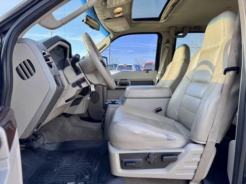 Used 2010 Ford F250 Lariat image 7