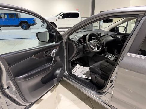 Used 2017 Nissan Rogue Sport S w/ S Appearance Package FWD image 20