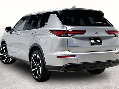 Used 2022 Mitsubishi Outlander ES FWD image 15