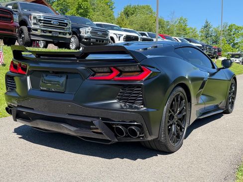 Used 2024 Chevrolet Corvette Stingray Preferred Cpe w/ Z51 Performance Package RWD image 17