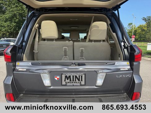 Used 2017 Lexus LX 570 4WD w/ Luxury Package image 16