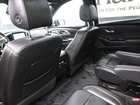 Used 2023 Chevrolet Traverse LT w/ LT Premium Package image 24