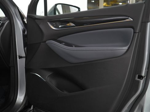 Used 2023 Buick Enclave Essence image 9