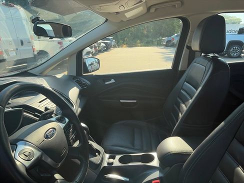 Used 2017 Ford C-MAX Energi SE w/ Equipment Group 402A FWD image 15